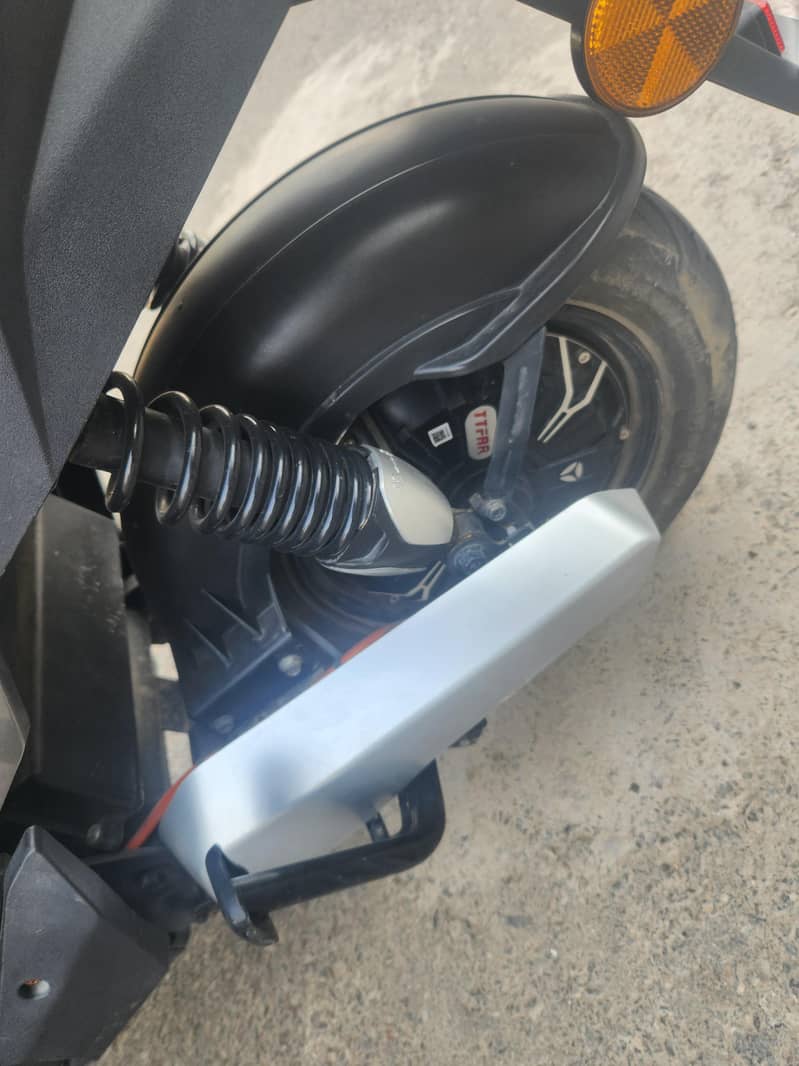 Yadea T5 Electric Scooter - Electric - 1116103988