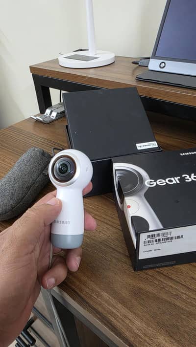 Samsung Gear 360 VR Camera (2017 Edition)