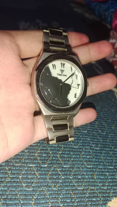 aura watch