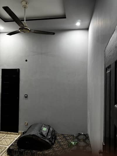 Room seat available for rent ( WITHOUT COMOSSION)