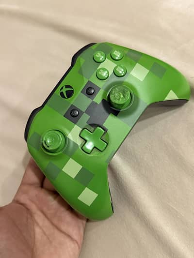 Original Microsoft Xbox One wireless controller- Minecraft Creeper