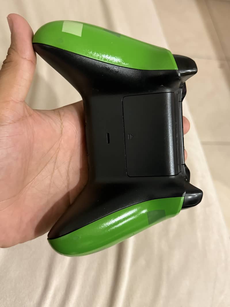 Original Microsoft Xbox One wireless controller- Minecraft Creeper 2