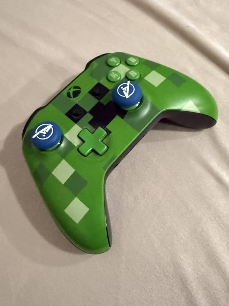 Original Microsoft Xbox One wireless controller- Minecraft Creeper 3