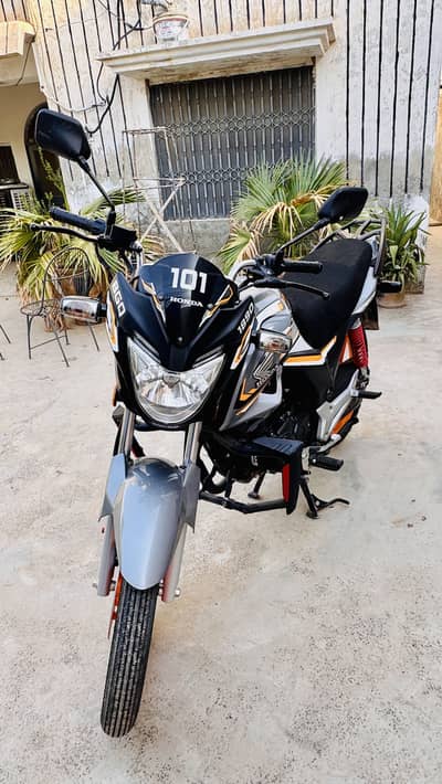 Cb 150 f  new bick 470000