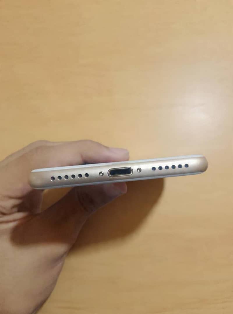 Apple iPhone 7 0