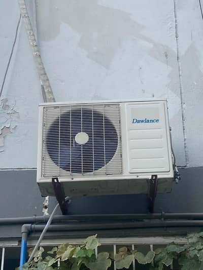 Dawlance Split AC (Non-Inverter) – Excellent Condition