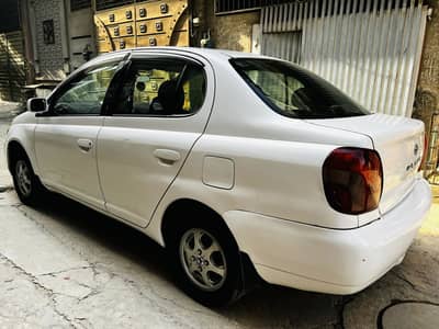 Toyota Platz 2001
