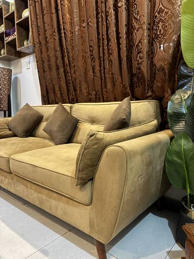 3 Seater Sofa For Sale in good Condition