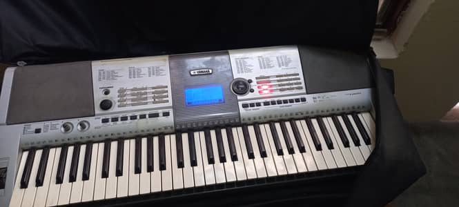 YAMAHA PSR i-425