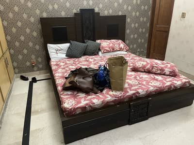 Wooden bed set complete