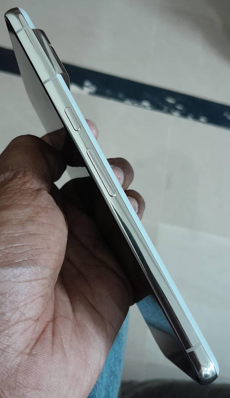 Google Pixel 8 Pro 4