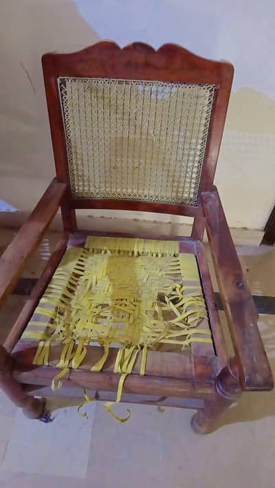 4 chair available One chair price 2000