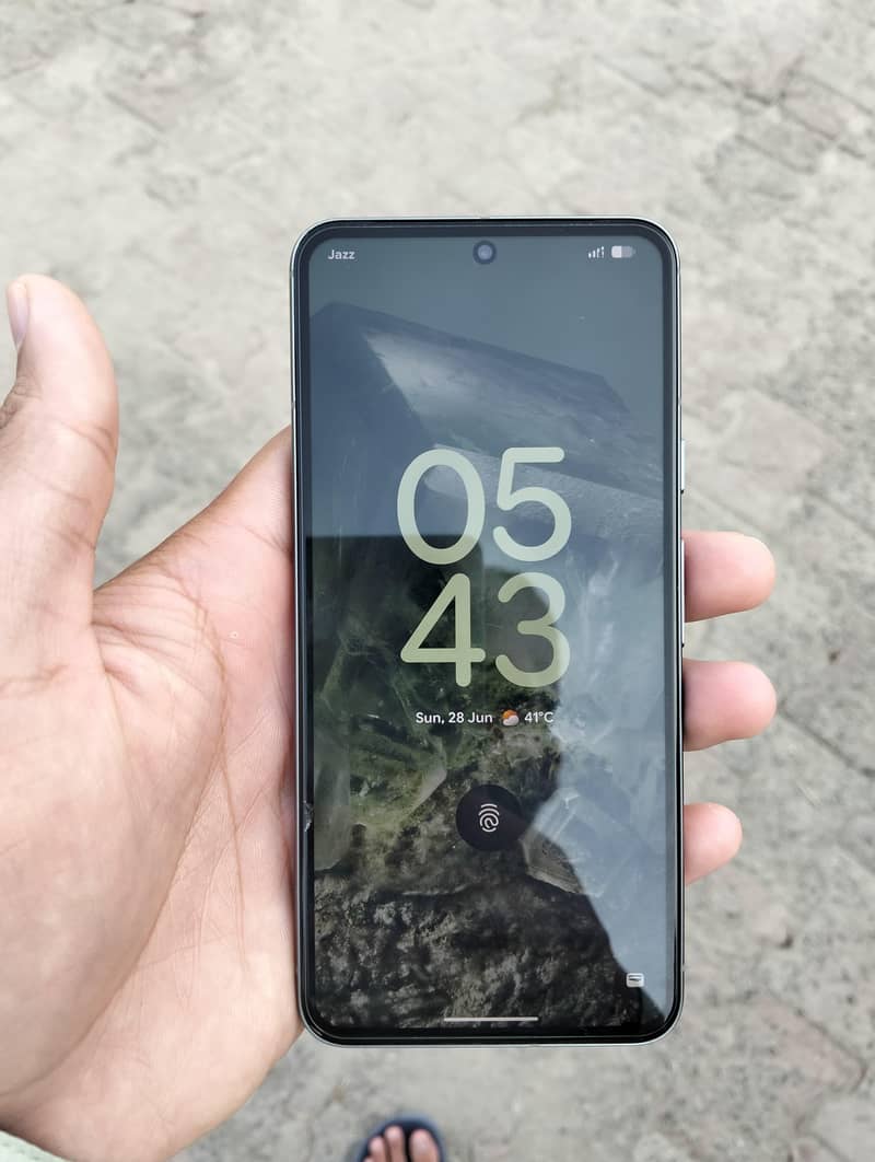 Google Pixel 8 4