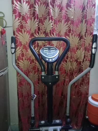 Cross trainer machine