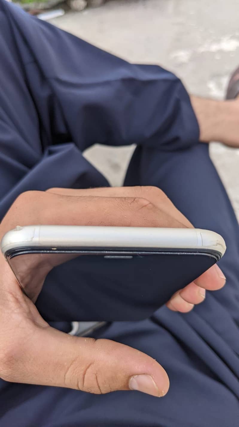 Apple iPhone 11 5