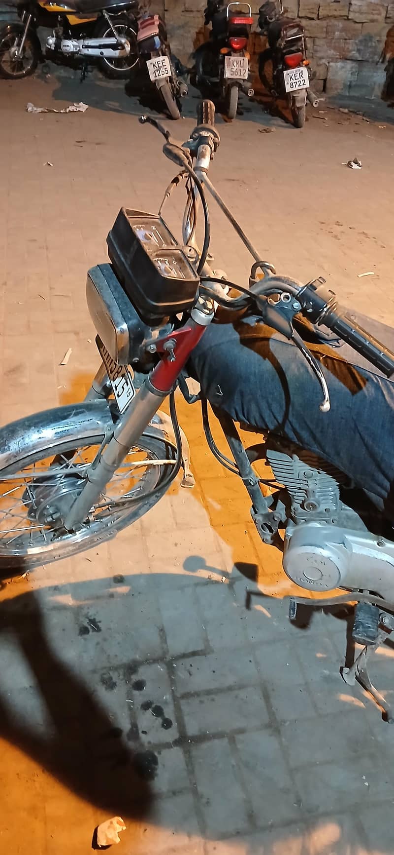 بہترین گاڑی ہے کوئ کام  ہی ہے گاڑی مے 1