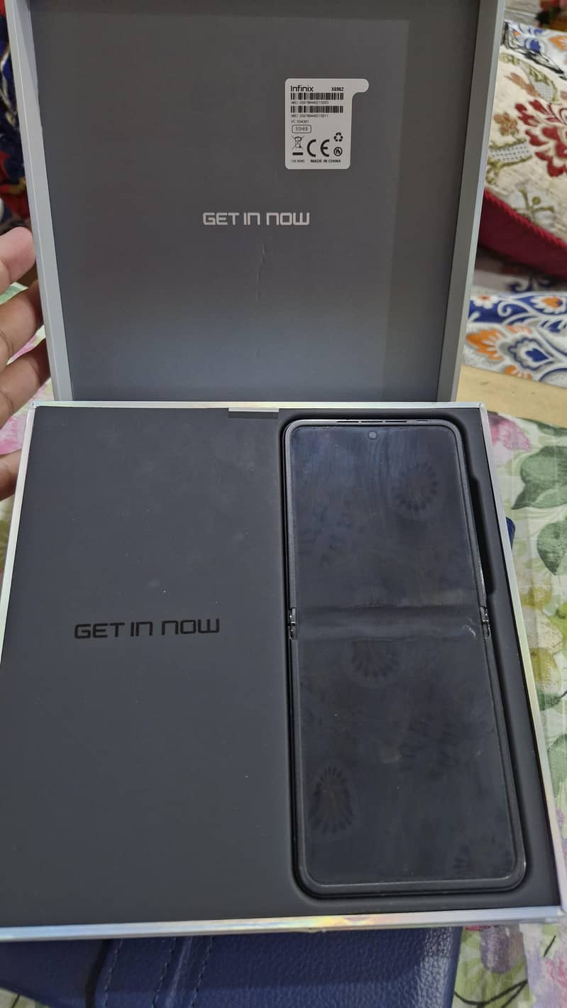 Infinix Zero Flip 2