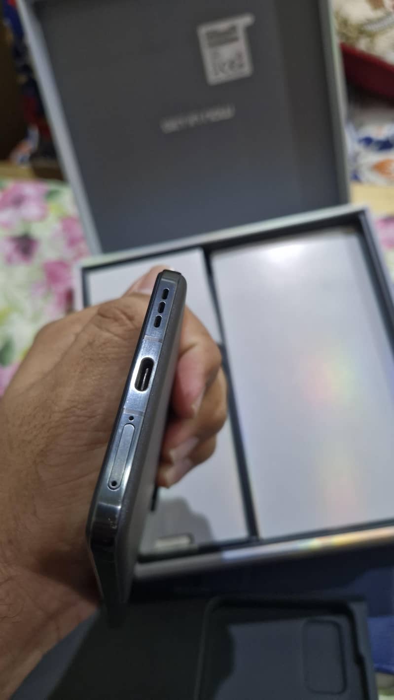 Infinix Zero Flip 8