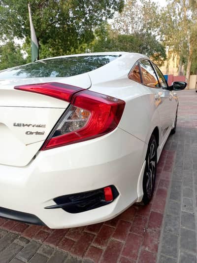 Honda Civic Oriel 1.8 i-VTEC CVT 2017 - White | Islamabad