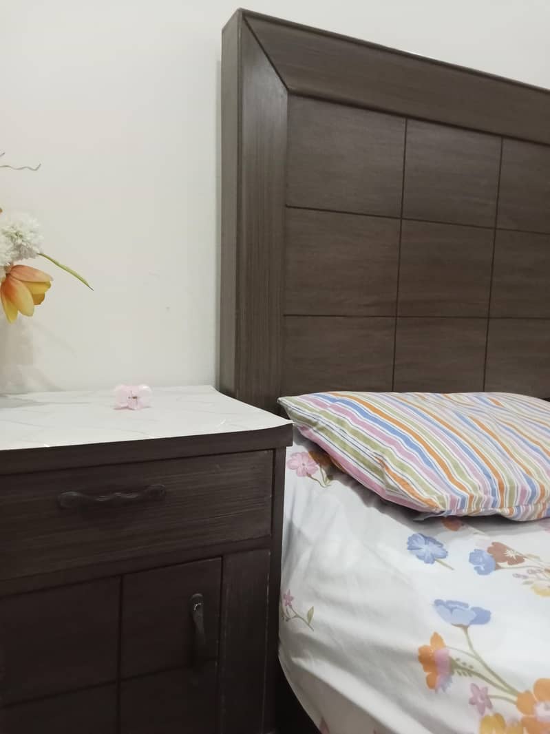 Bed set with dressing table 2