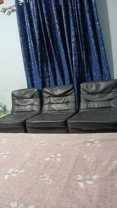 4 seater, color black