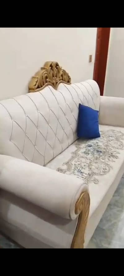 5 seater sofa with table
