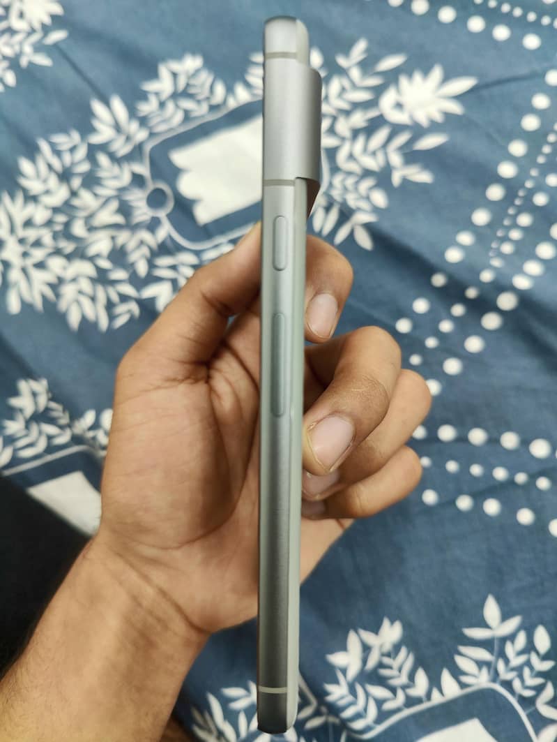 Google Pixel 8 4