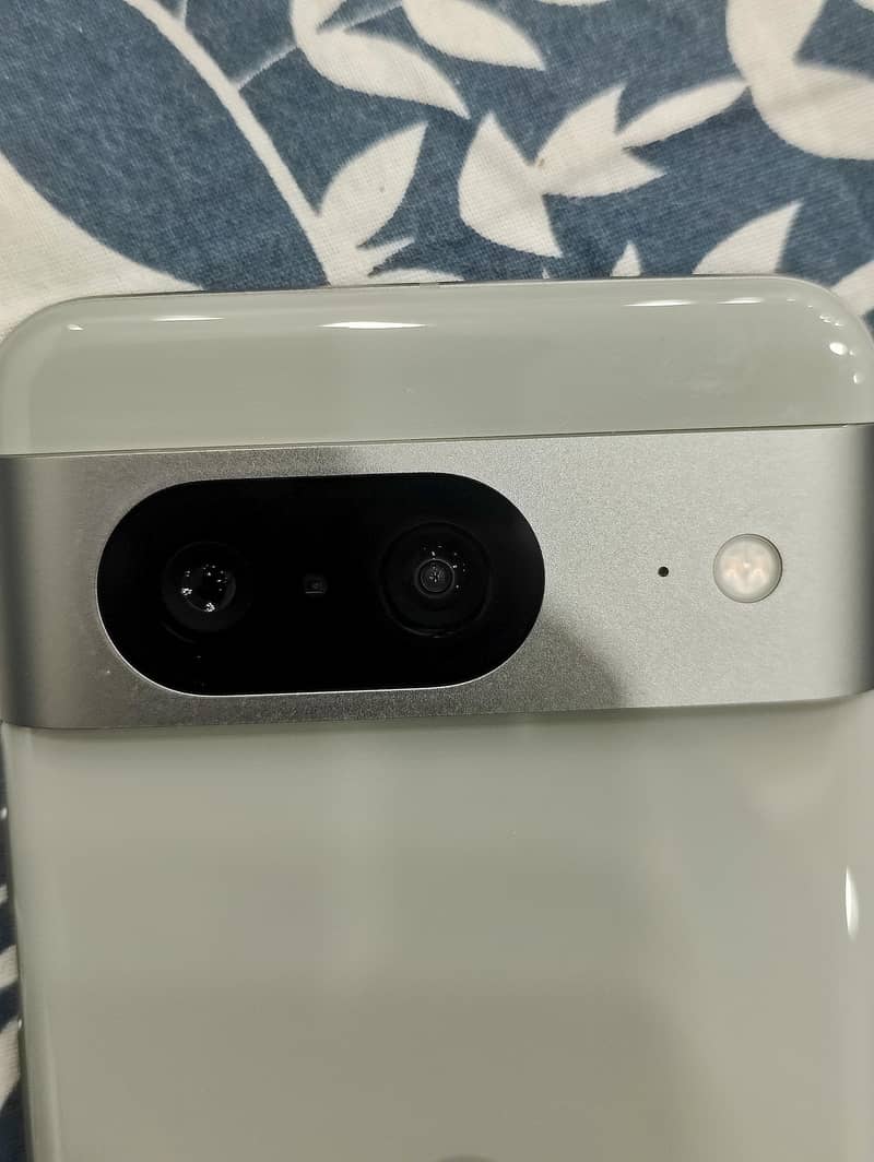 Google Pixel 8 6