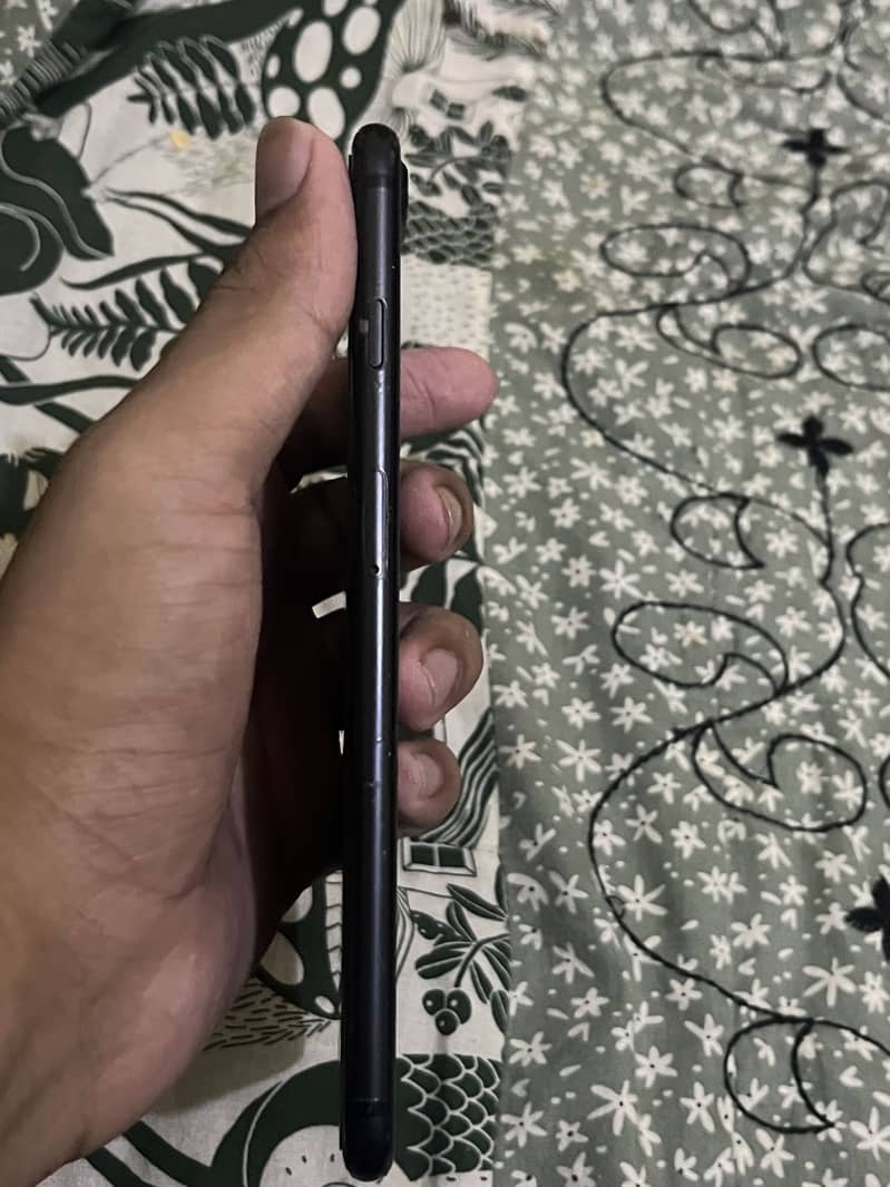 Apple iPhone 7 Plus 2