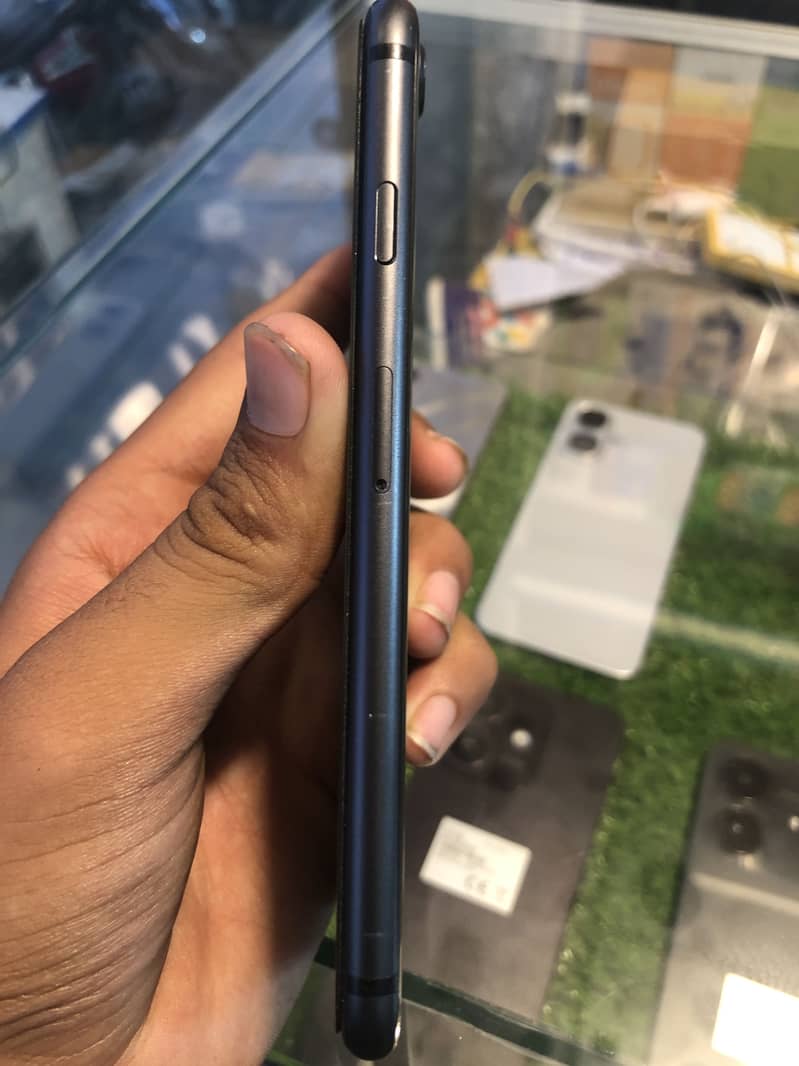 Apple iPhone 8 1