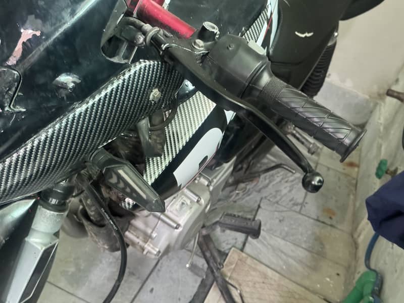 YBR 125.2017 Model 0