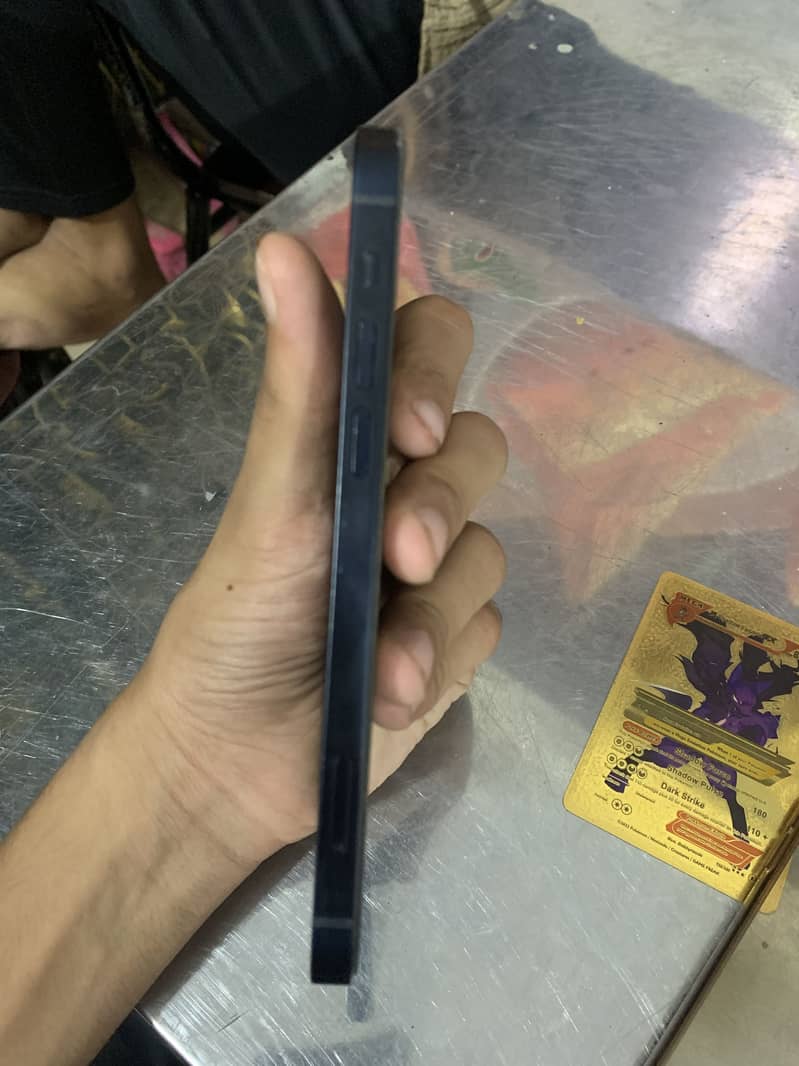 Apple iPhone 12 3