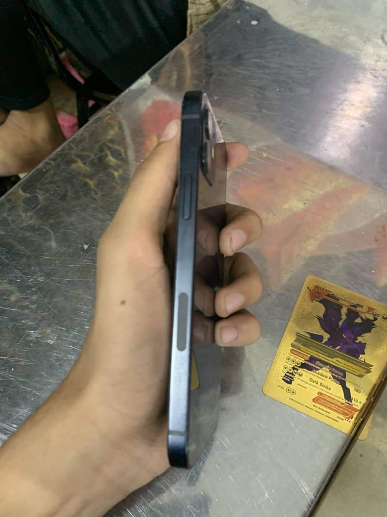 Apple iPhone 12 4
