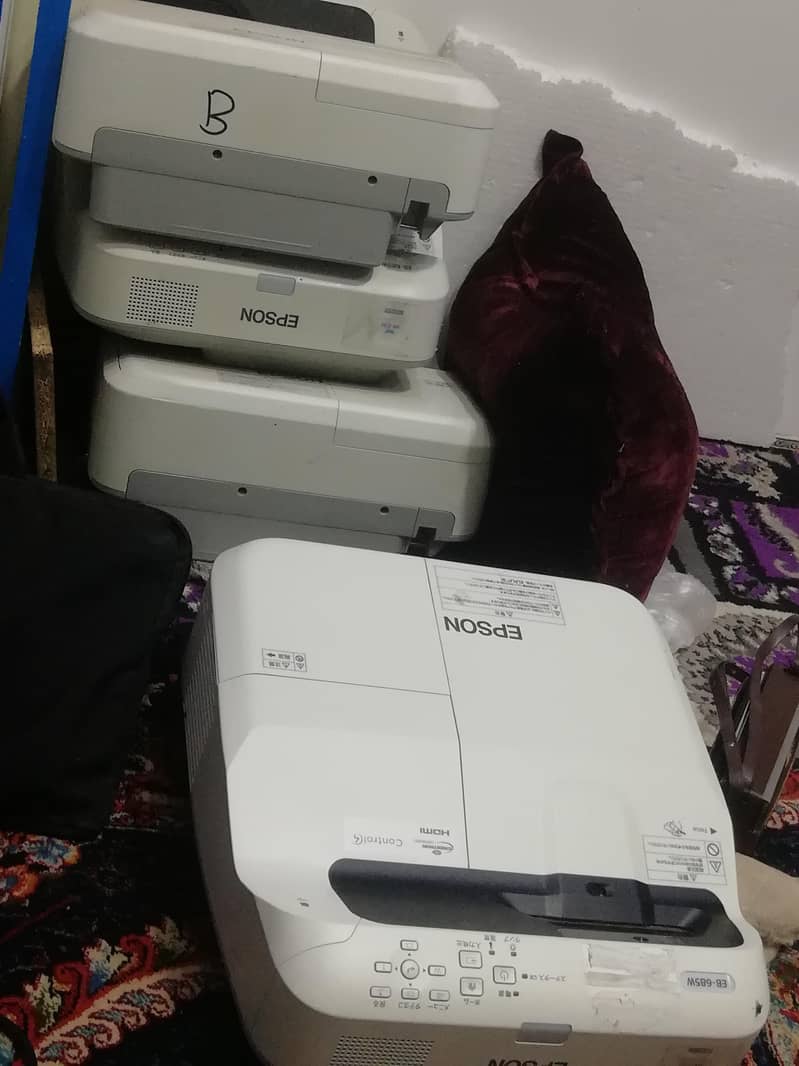 EB-685W 1