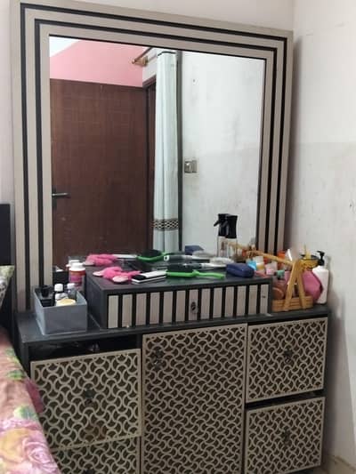 beds and dressing table