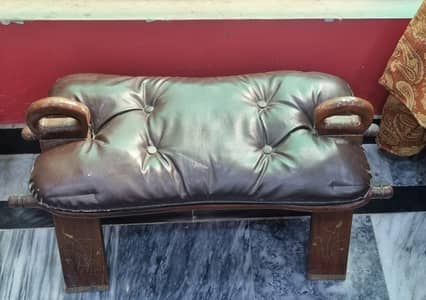 elegant 4 pic wooden stool/bench