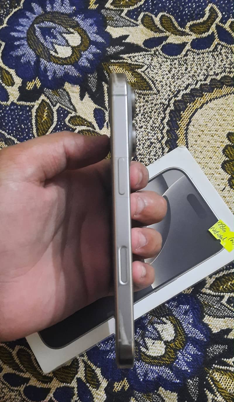 Apple iPhone 16 Pro 1