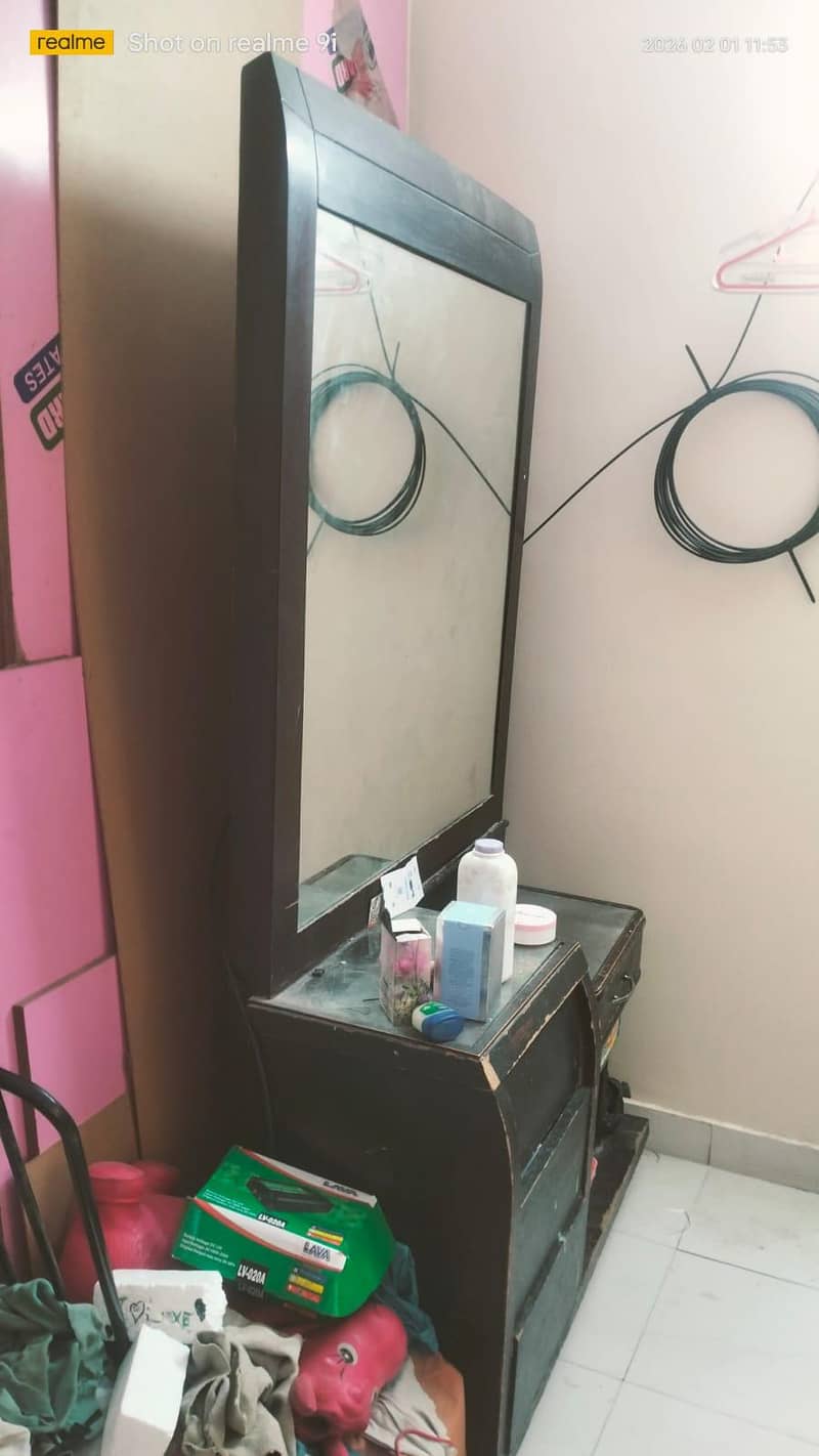Dressing table 4