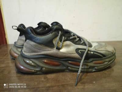 Stylish chunky sports shoes