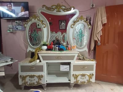 2 dressing table and 2 bed side tables