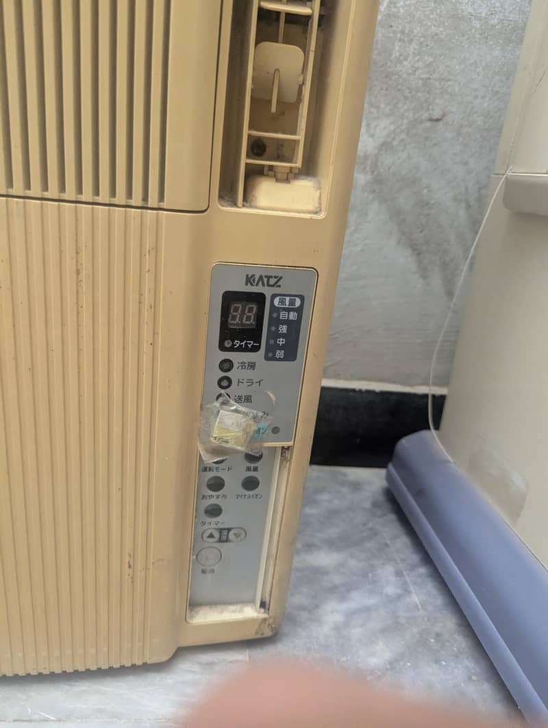 window AC 1