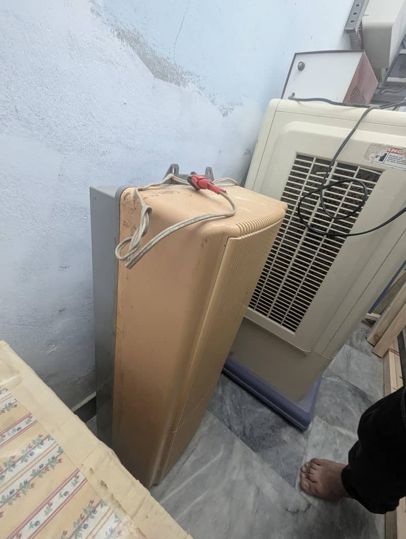 window AC 2