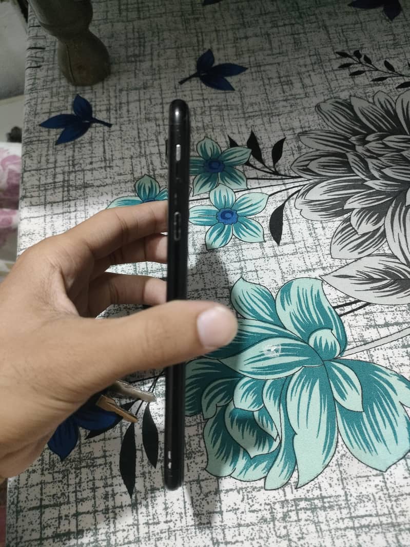 Apple iPhone 7 Plus 3