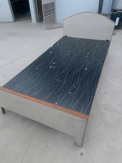 2 single beds and one tahkt for sale slightly used no issue