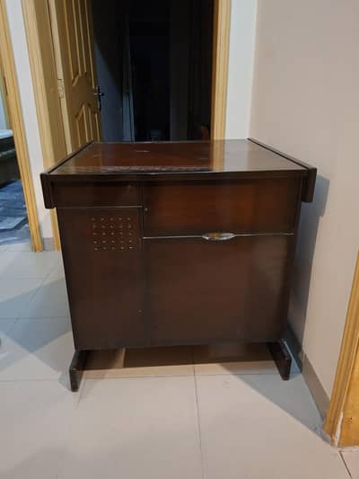 Wodden Study Table Very Rigid and Made of Pure Wood