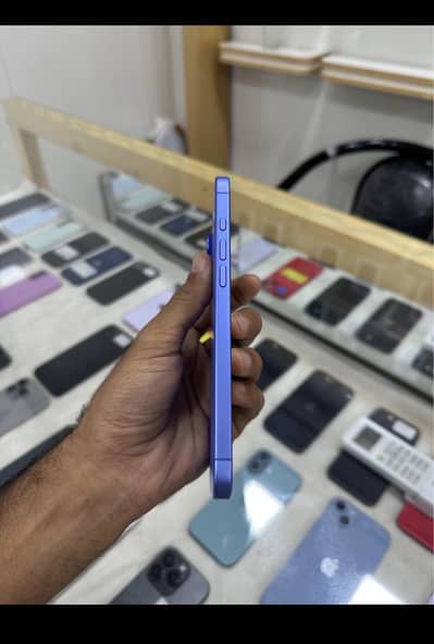 Apple iPhone 16
