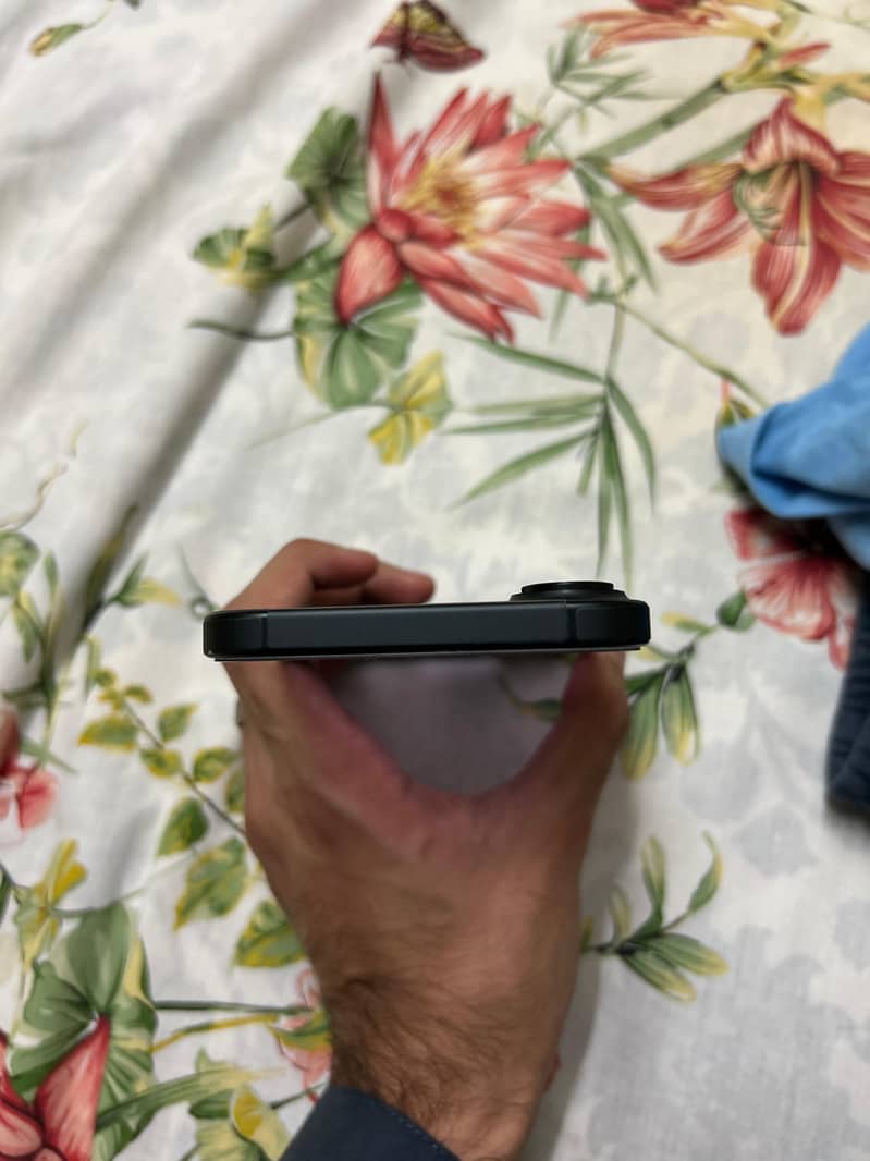 Apple iPhone 16 Plus 4