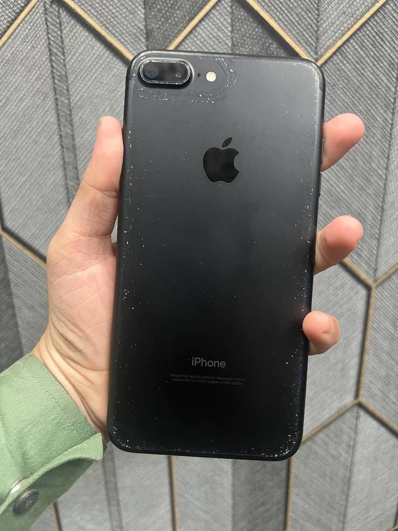 Apple iPhone 7 Plus 1
