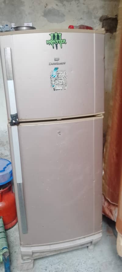 dowlance fridge for sale jiss ney Leni rabta kary
