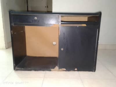 Used computer table